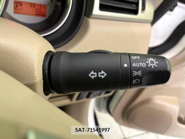 Nissan TIIDA 2010-05 251083-4