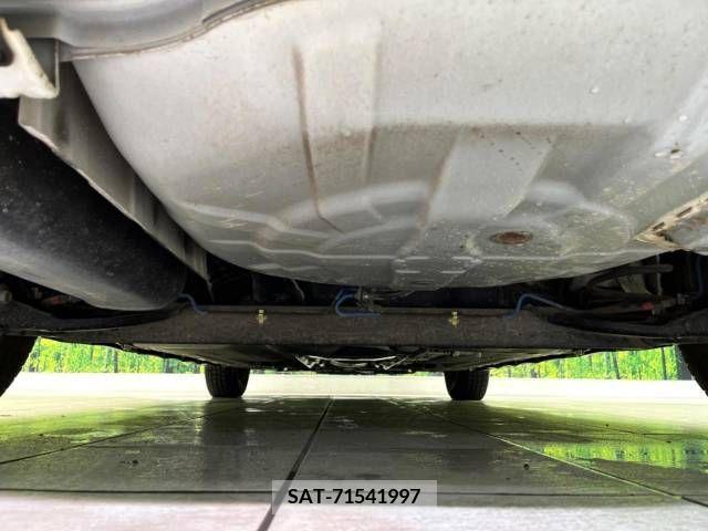 Nissan TIIDA 2010-05 251083-19
