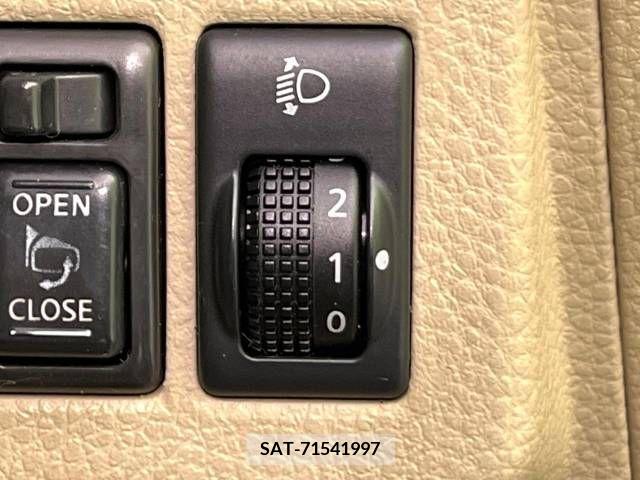Nissan TIIDA 2010-05 251083-7