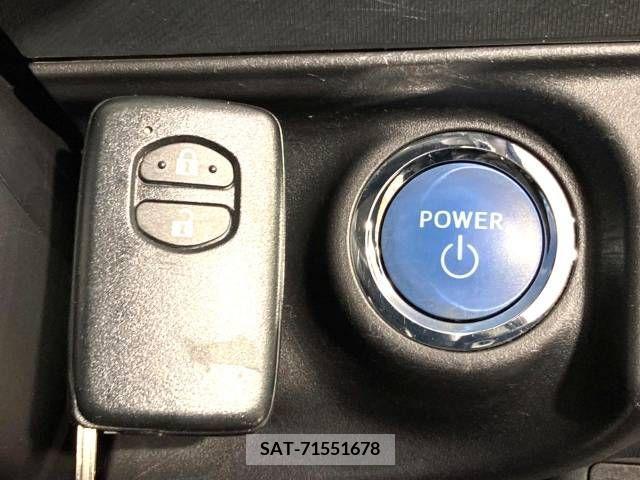 Toyota AQUA 2013-07 217967-7