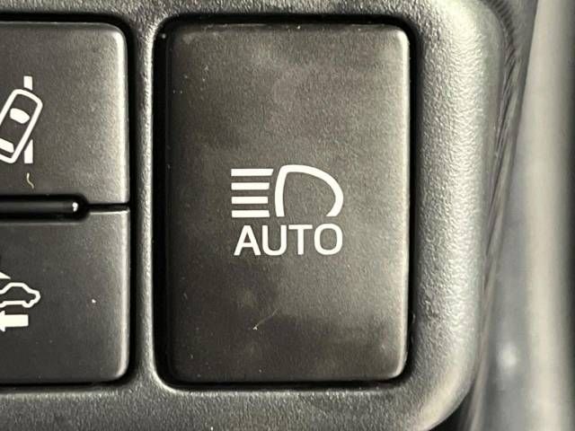 Toyota AQUA 2017-03 182534-5