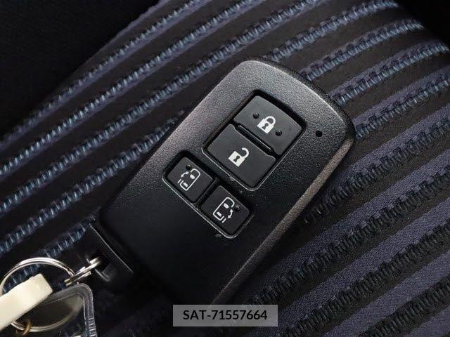 Toyota NOAH 2014-10 201334-26