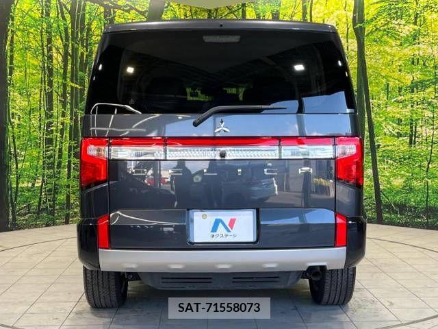 Mitsubishi DELICA D5 2022-08 390474-16