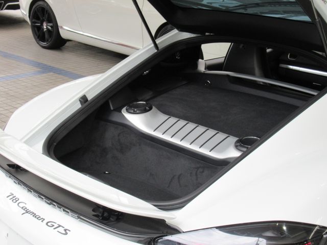 Porsche CAYMAN 2018-08 24054-18