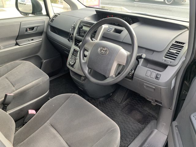 Toyota VOXY 2010-03 5114-2