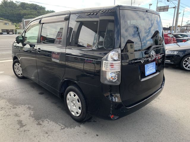 Toyota VOXY 2010-03 5114-1