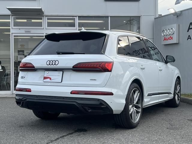 Audi Q7 2022-11 26671-1