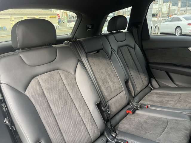 Audi Q7 2022-11 26671-16