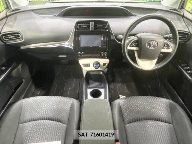 Toyota PRIUS 2016-08 240490-1