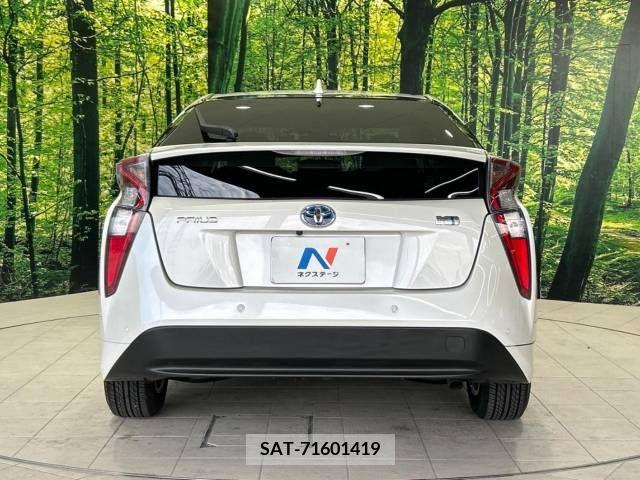 Toyota PRIUS 2016-08 240490-15