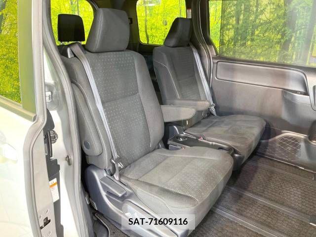 Toyota VOXY 2018-05 288953-9