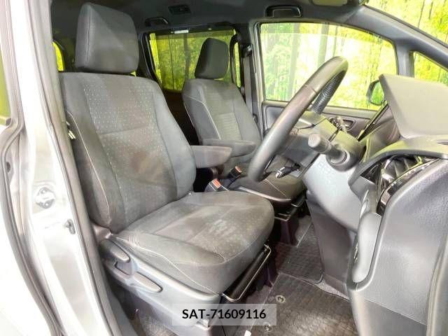 Toyota VOXY 2018-05 288953-8