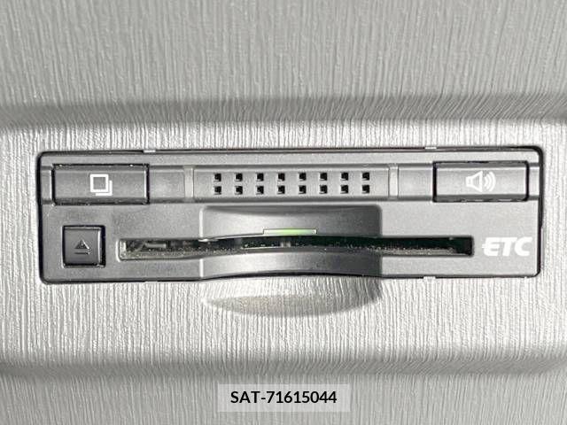 Toyota PRIUS ALPHA 2012-01 283481-3