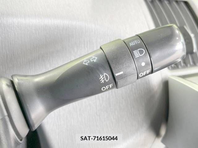 Toyota PRIUS ALPHA 2012-01 283481-7