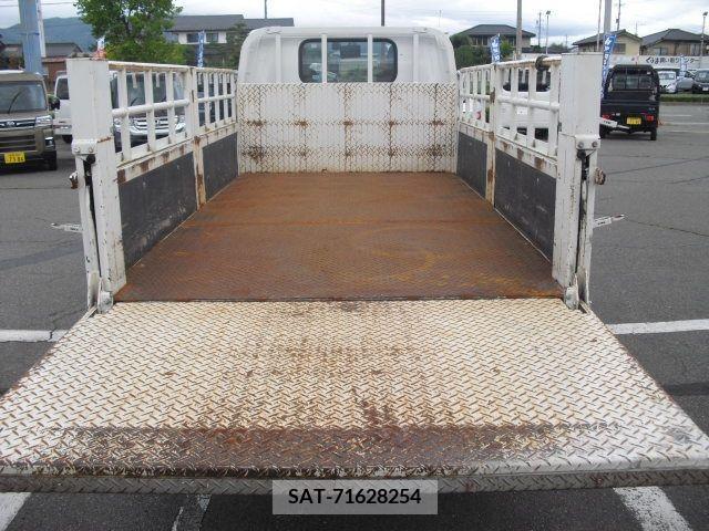 Isuzu ELF TRUCK 2017-11 268179-3