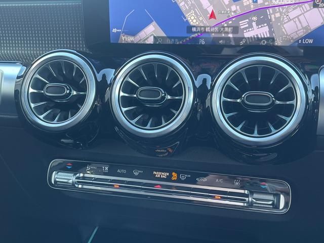 Mercedes Benz EQB 2022-08 23859-13