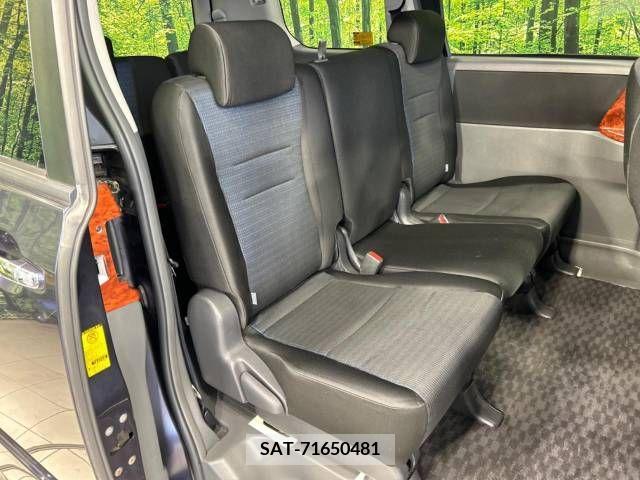 Toyota VOXY 2009-10 370384-9