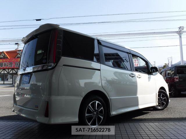Toyota NOAH 2018-06 216242-2
