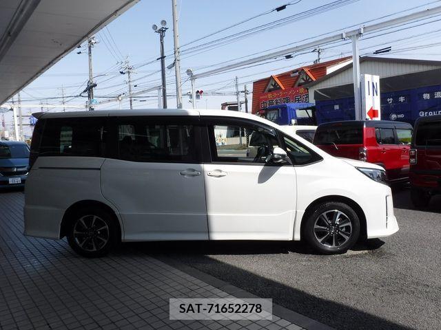 Toyota NOAH 2018-06 216242-3