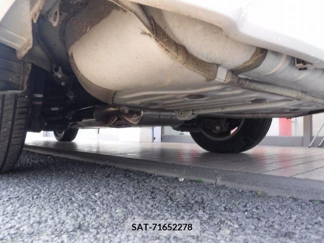 Toyota NOAH 2018-06 216242-9