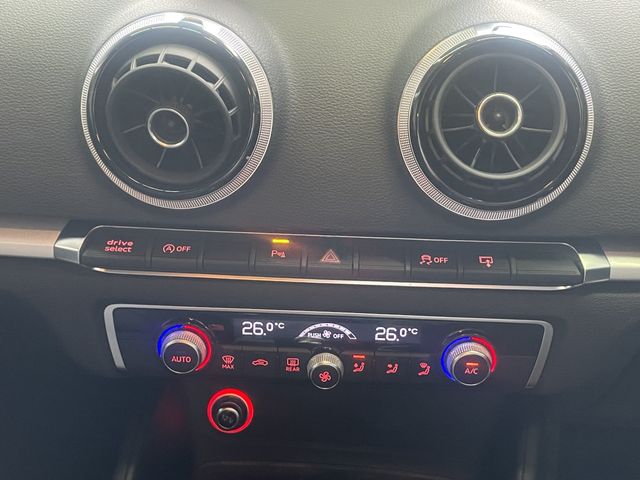 Audi A3 SEDAN 2015-06 1028-12