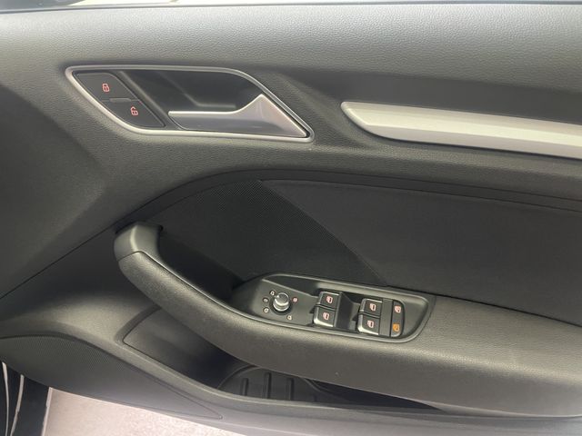 Audi A3 SEDAN 2015-06 1028-16