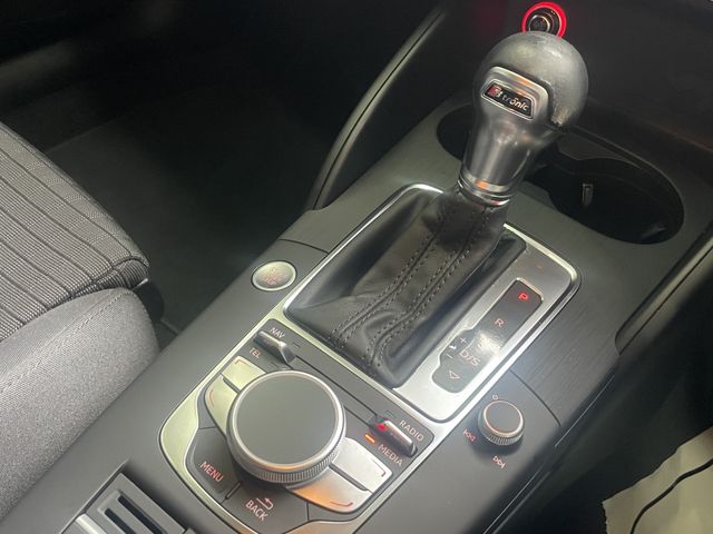 Audi A3 SEDAN 2015-06 1028-13