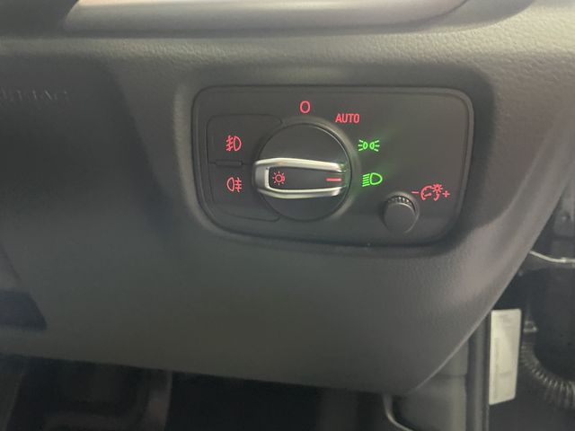 Audi A3 SEDAN 2015-06 1028-5