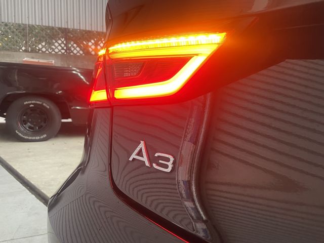 Audi A3 SEDAN 2015-06 1028-21