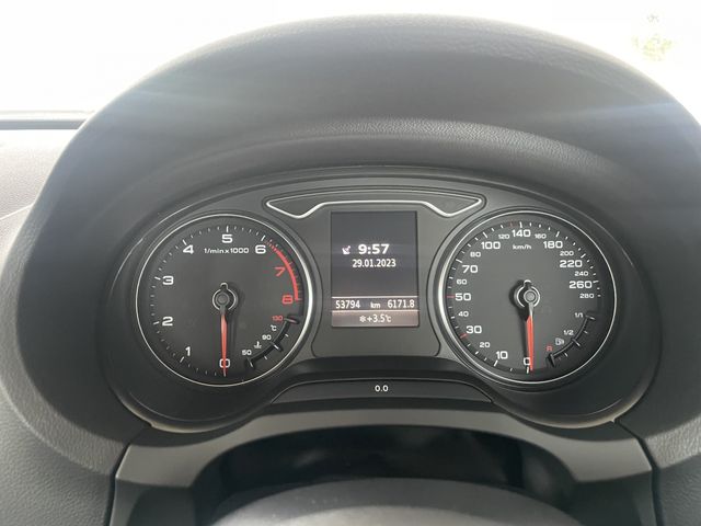Audi A3 SEDAN 2015-06 1028-19