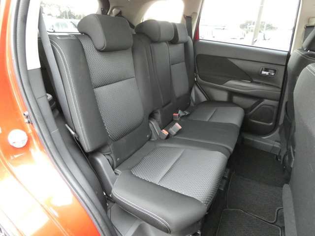 Mitsubishi OUTLANDER 2015-08 14954-7
