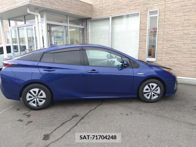 Toyota PRIUS 2017-05 228398-2