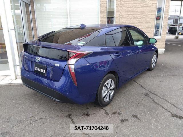 Toyota PRIUS 2017-05 228398-1