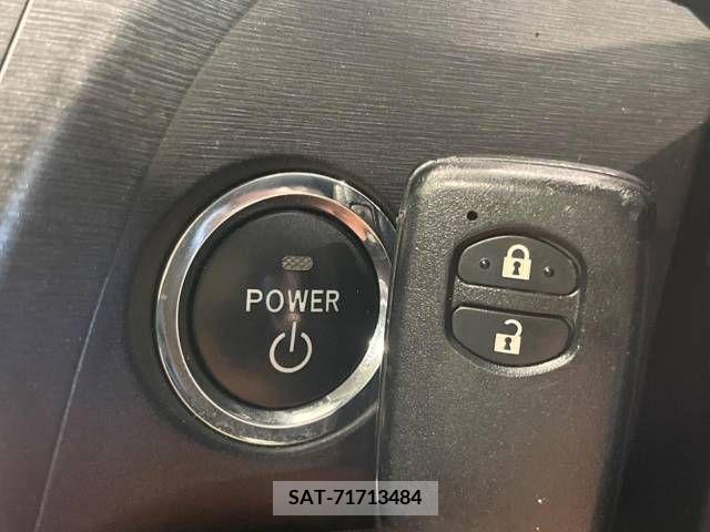 Toyota PRIUS 2011-01 366375-4
