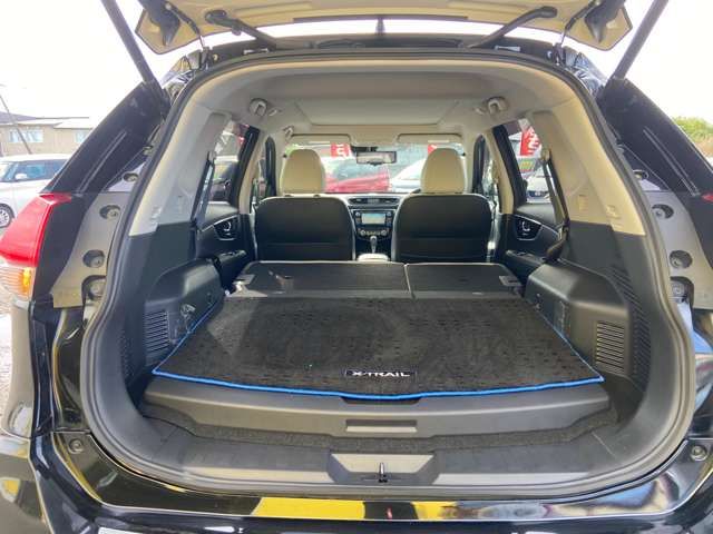 Nissan X-TRAIL 2018-08 13672-15