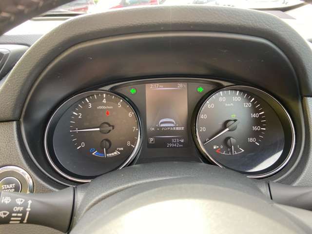 Nissan X-TRAIL 2018-08 13672-5