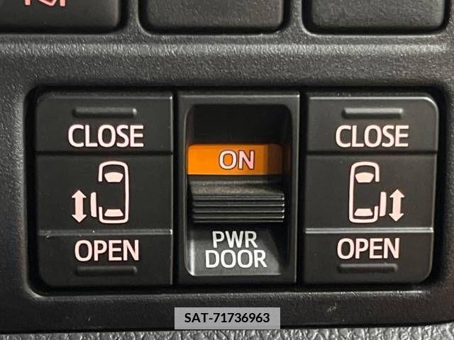 Toyota VOXY 2019-08 370429-2