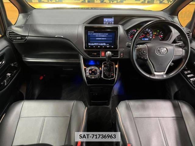 Toyota VOXY 2019-08 370429-1