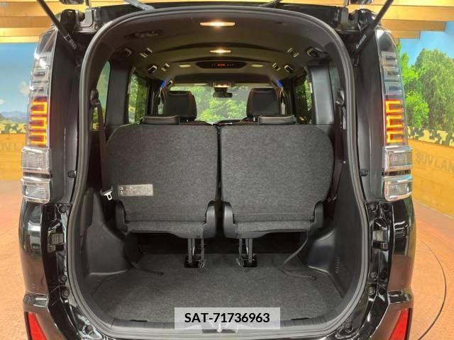 Toyota VOXY 2019-08 370429-11