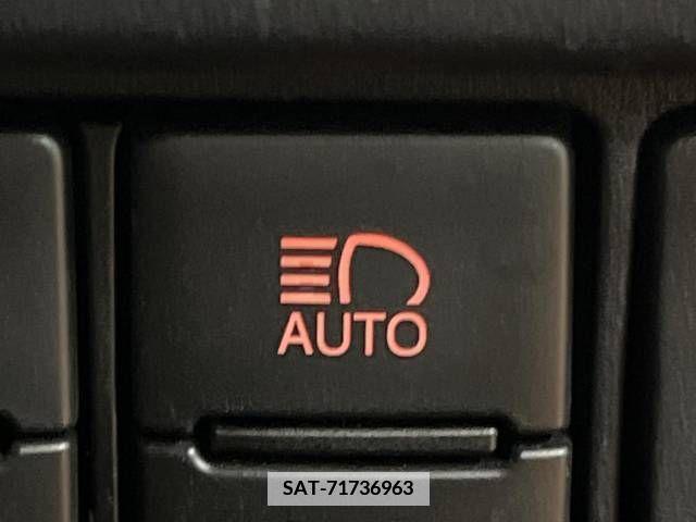 Toyota VOXY 2019-08 370429-6