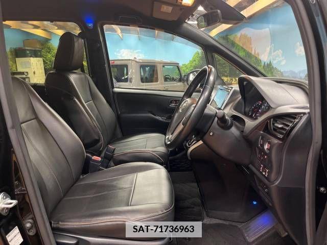 Toyota VOXY 2019-08 370429-8