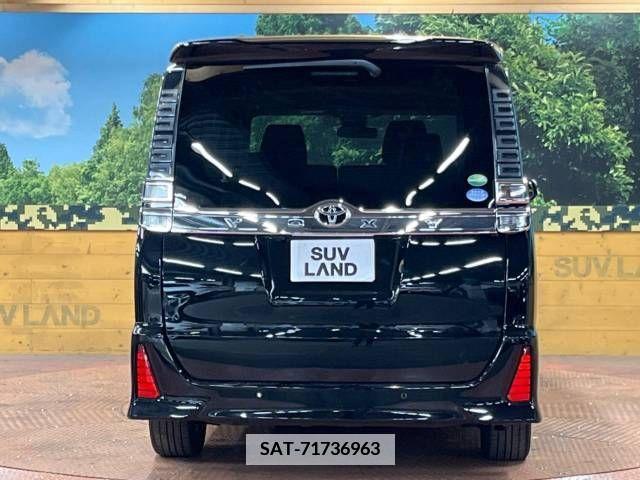 Toyota VOXY 2019-08 370429-16