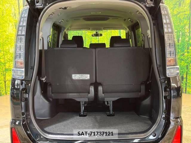 Toyota VOXY 2015-10 236948-11