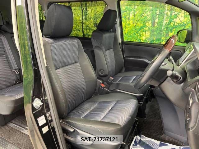 Toyota VOXY 2015-10 236948-8