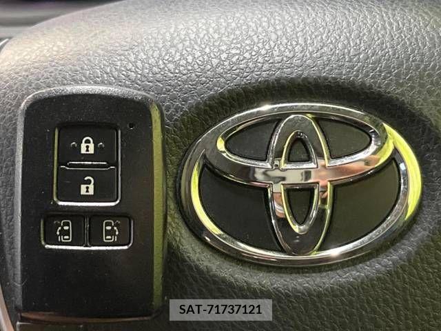 Toyota VOXY 2015-10 236948-7