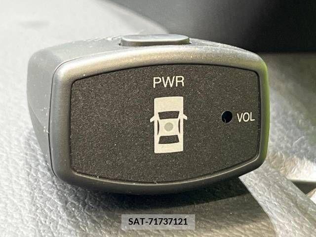 Toyota VOXY 2015-10 236948-6