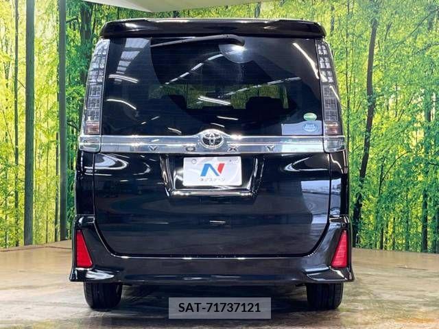 Toyota VOXY 2015-10 236948-16