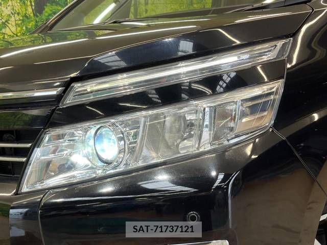 Toyota VOXY 2015-10 236948-13
