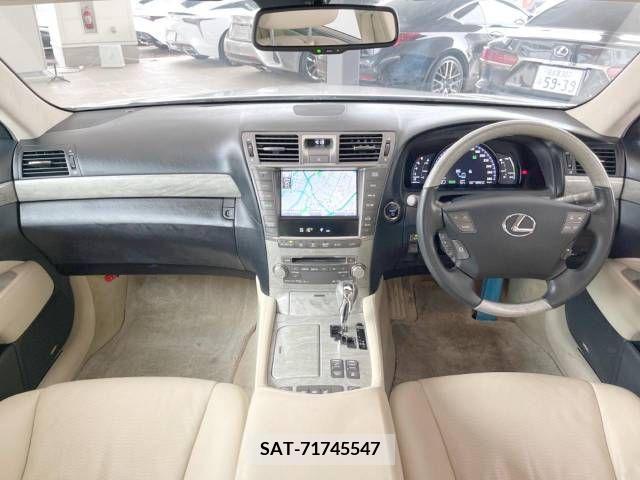 Lexus LS 2010-02 275577-1
