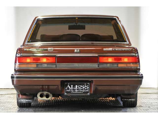 Nissan CEDRIC SEDAN 1986-04 3956-14
